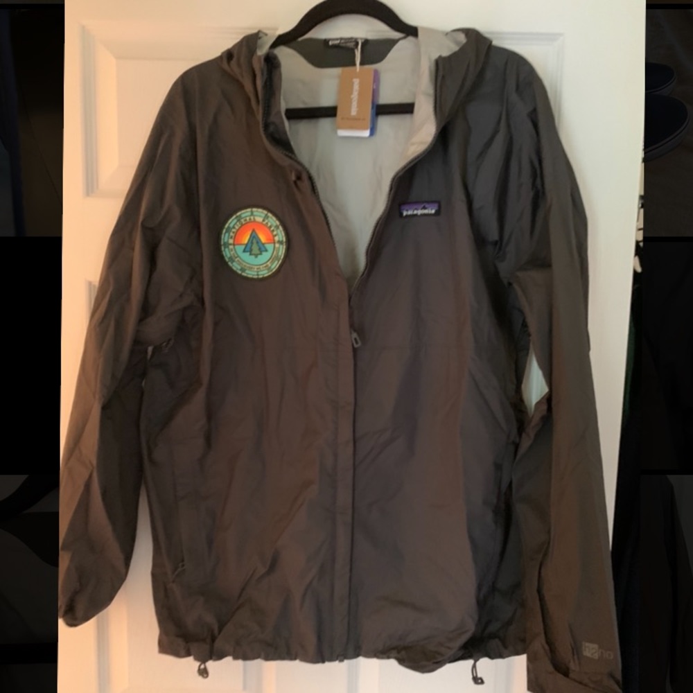 NEW PATAGONIA Torrentshell Jacket w/ parks patch